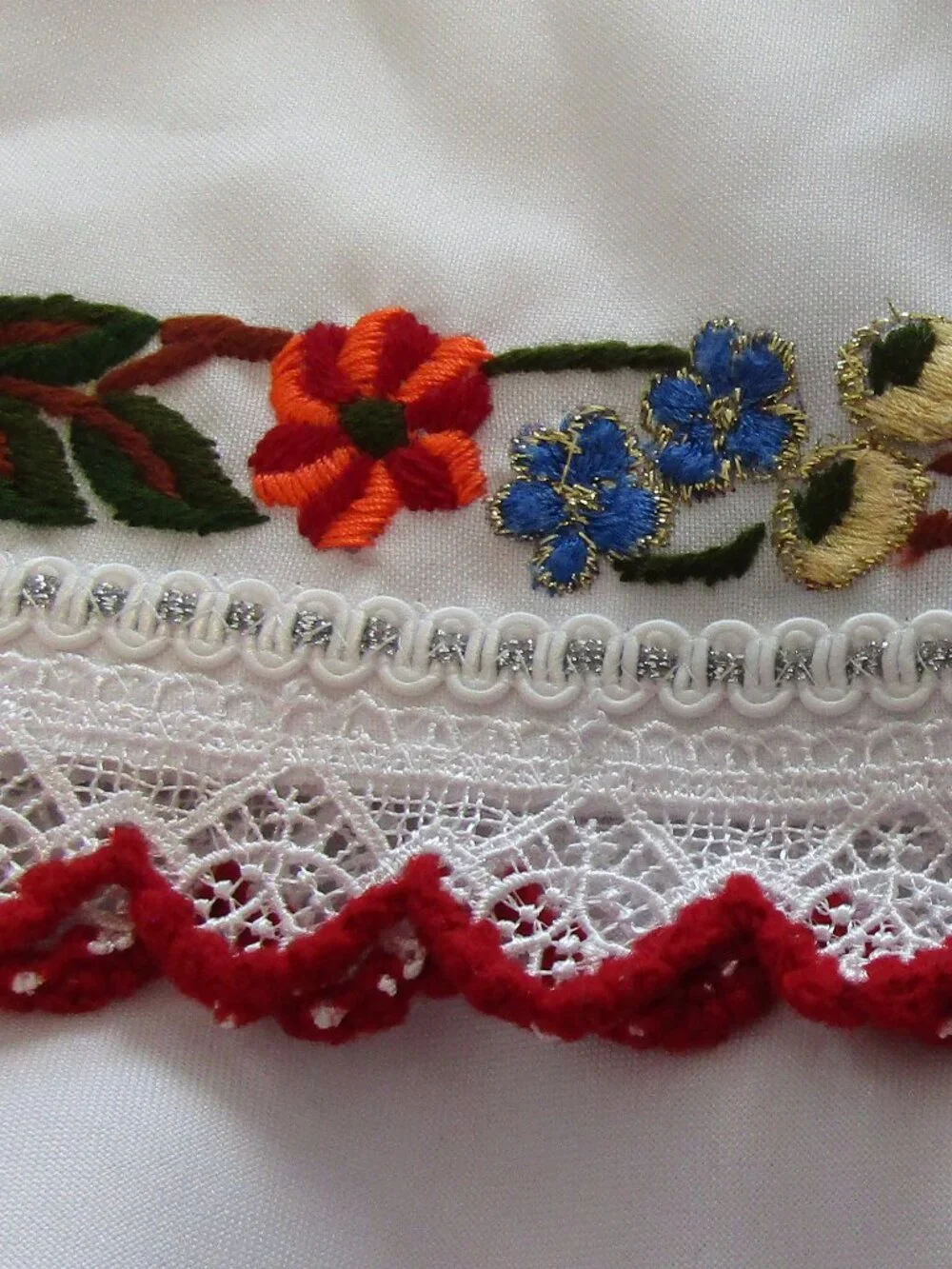 Embroidered EASTERN EUROPEAN ROMAINIAN FOLK GIRLS DRESS Size 4T-6 With Gusset
